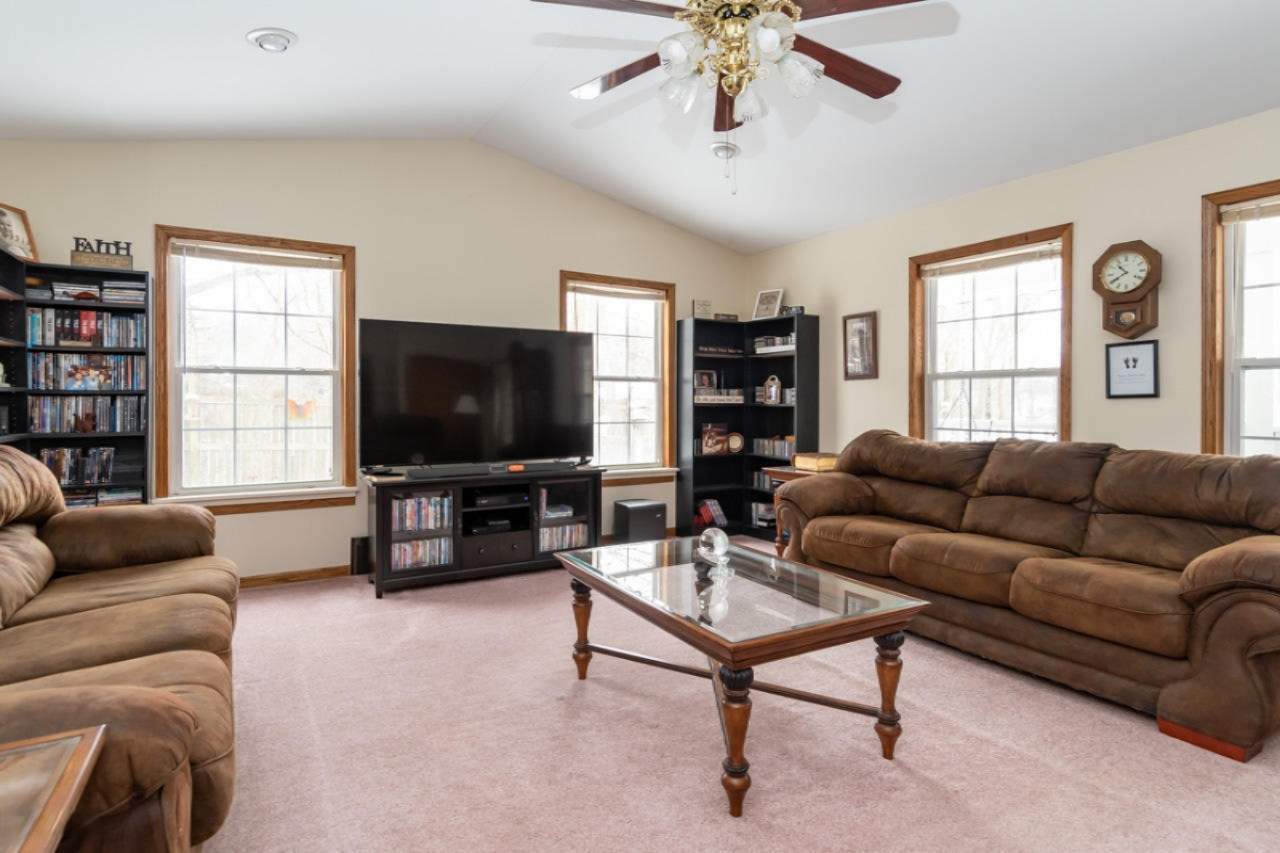 431 South East Street Decatur, MI 49045 - Photo 5 of 43 431 S East-1