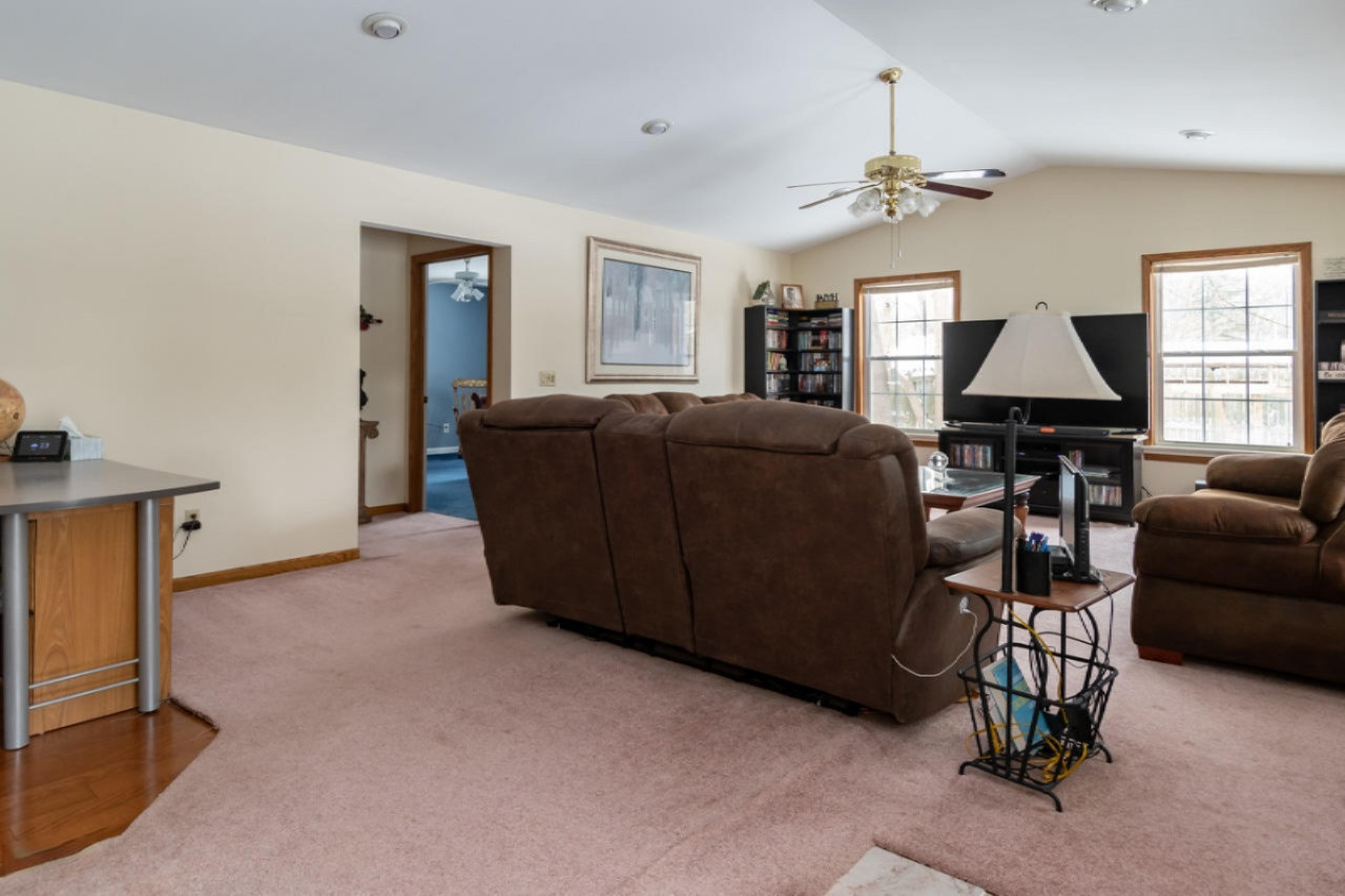 431 South East Street Decatur, MI 49045 - Photo 8 of 43 431 S East-4