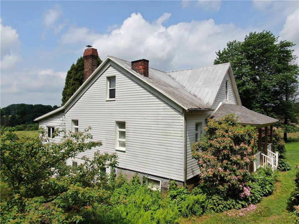 315 Country Lane Road Prospect, PA 16052 - Photo 3 of 25