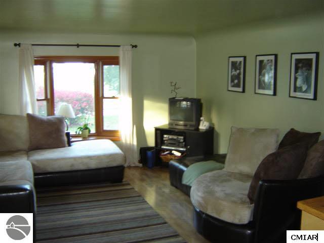 2068 1/2 North Winn Road Mount Pleasant, MI 48858 - Photo 3 of 9 1769426-2.JPG