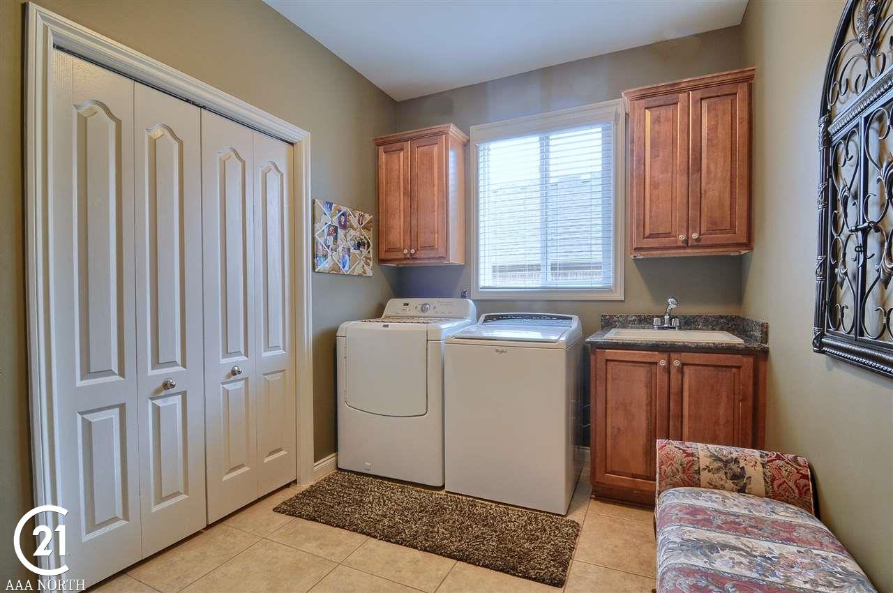 50289 Nesting Ridge Drive Macomb, MI 48044 - Photo 13 of 32 Laundry/Mudroom