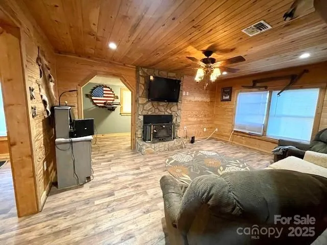 a view of entryway with washer and dryer
