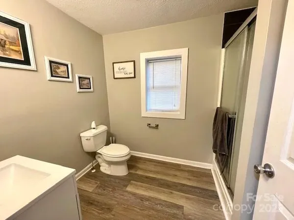 a view of entryway with washer and dryer