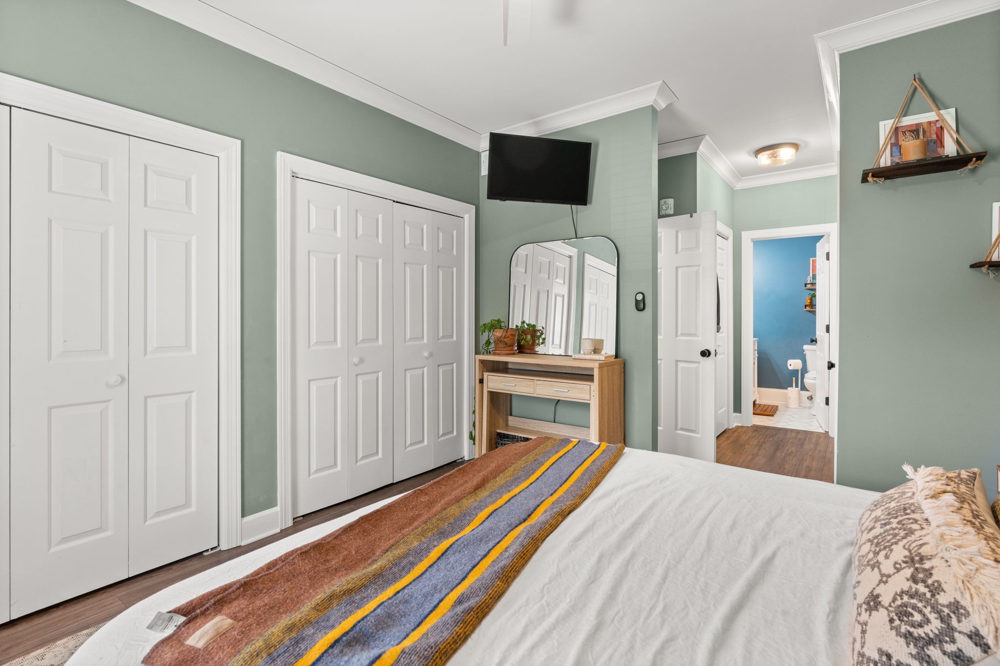 414 Sloan Road Nashville, TN 37209 - Photo 11 of 16 a bedroom with a bed and a flat tv screen