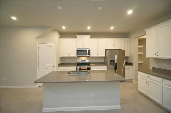 $2,300 | 25967 Woven Wicker Bend, Lutz, FL 33559