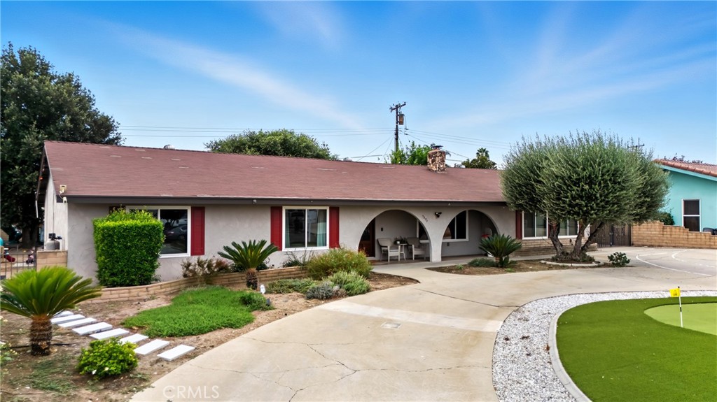 5892 North Sycamore Avenue Rialto, CA 92377 - Photo 3 of 34