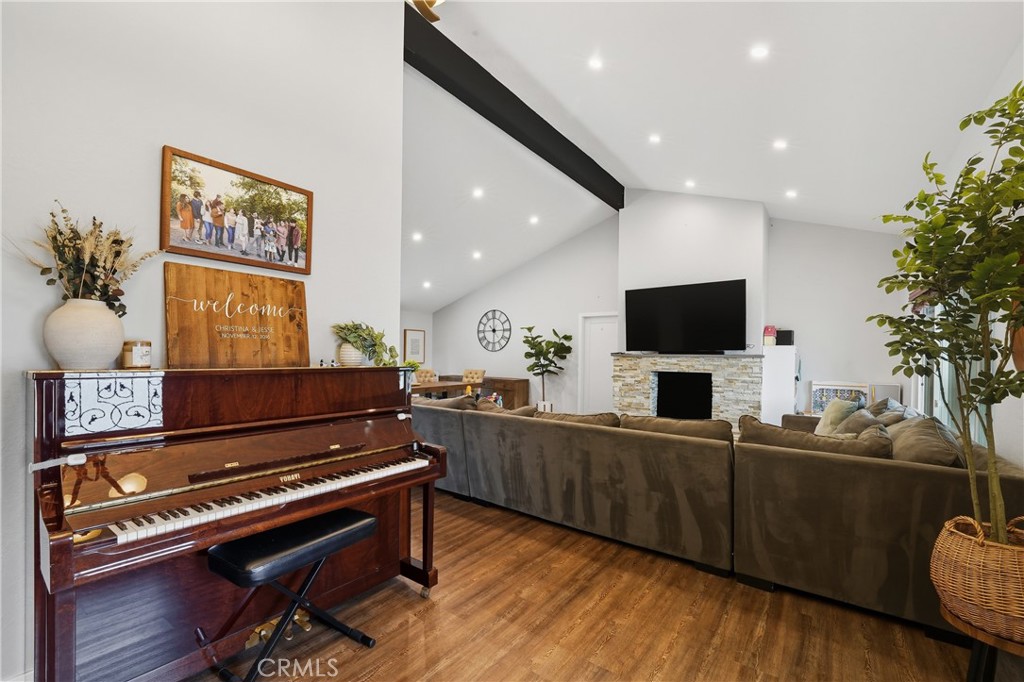 5892 North Sycamore Avenue Rialto, CA 92377 - Photo 6 of 34