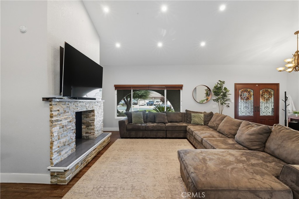 5892 North Sycamore Avenue Rialto, CA 92377 - Photo 9 of 34