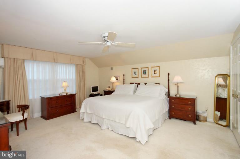 5103 Sangamore Road Bethesda, MD 20816 - Photo 11 of 25 Bedroom (Master)