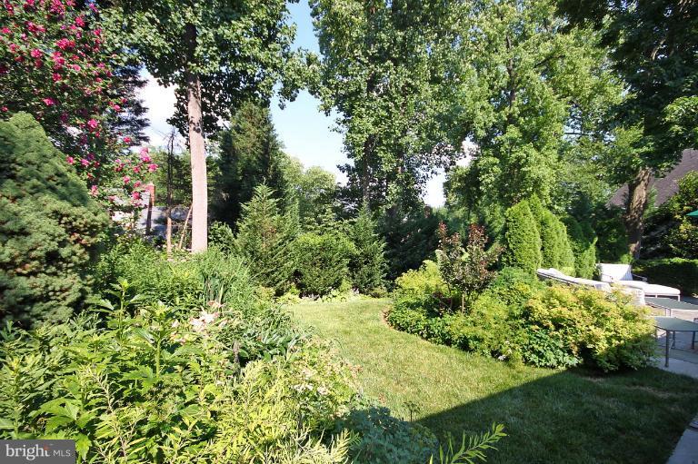 5103 Sangamore Road Bethesda, MD 20816 - Photo 15 of 25 Yard