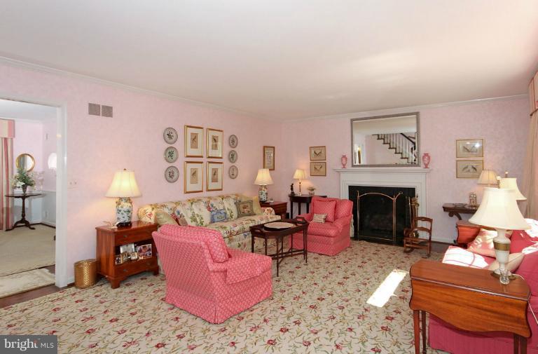 5103 Sangamore Road Bethesda, MD 20816 - Photo 4 of 25 Living Room