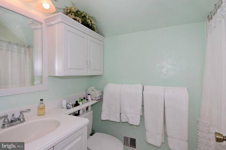 5103 Sangamore Road Bethesda, MD 20816 - Photo 7 of 25 Bath