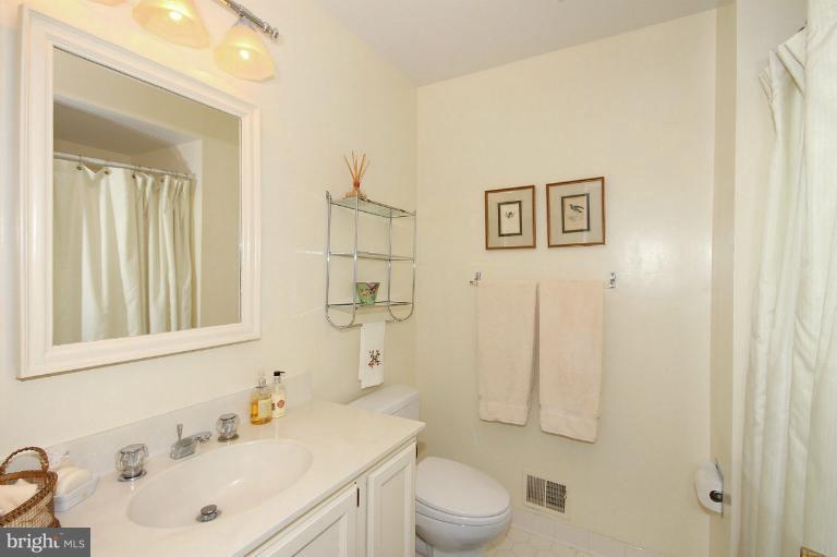 5103 Sangamore Road Bethesda, MD 20816 - Photo 10 of 25 Bath