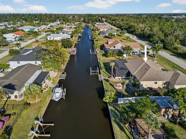 a black and white photo of a picture