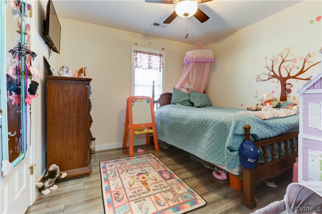 384 Landing Road Manquin, VA 23106 - Photo 19 of 47 Bedroom with Ceiling Fan, LVT flooring and deep cl