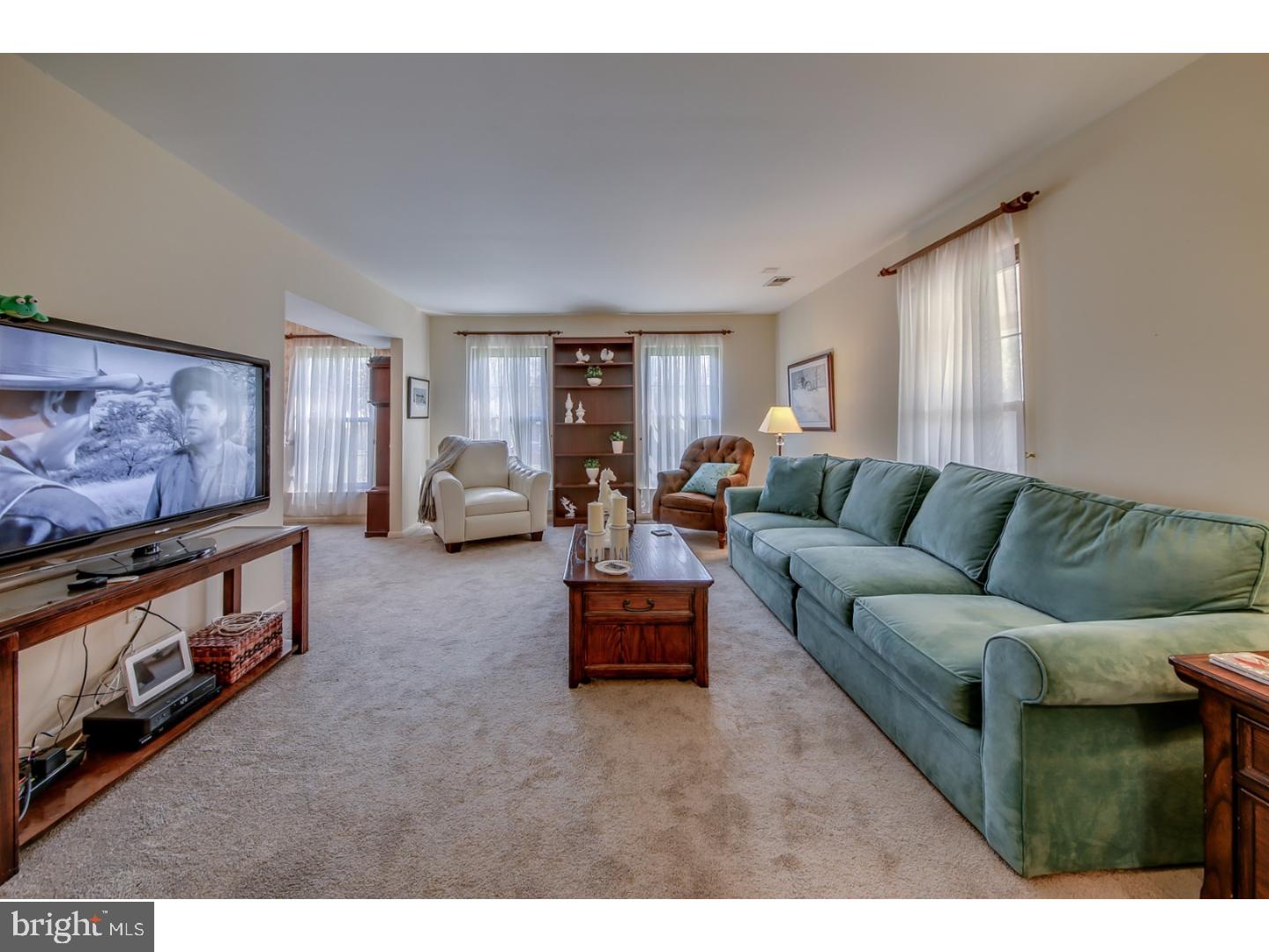 590 Lamplighter Road Horsham, PA 19044 - Photo 4 of 25 Living Room