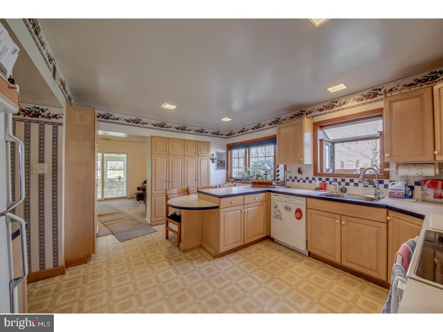 590 Lamplighter Road Horsham, PA 19044 - Photo 8 of 25 Kitchen