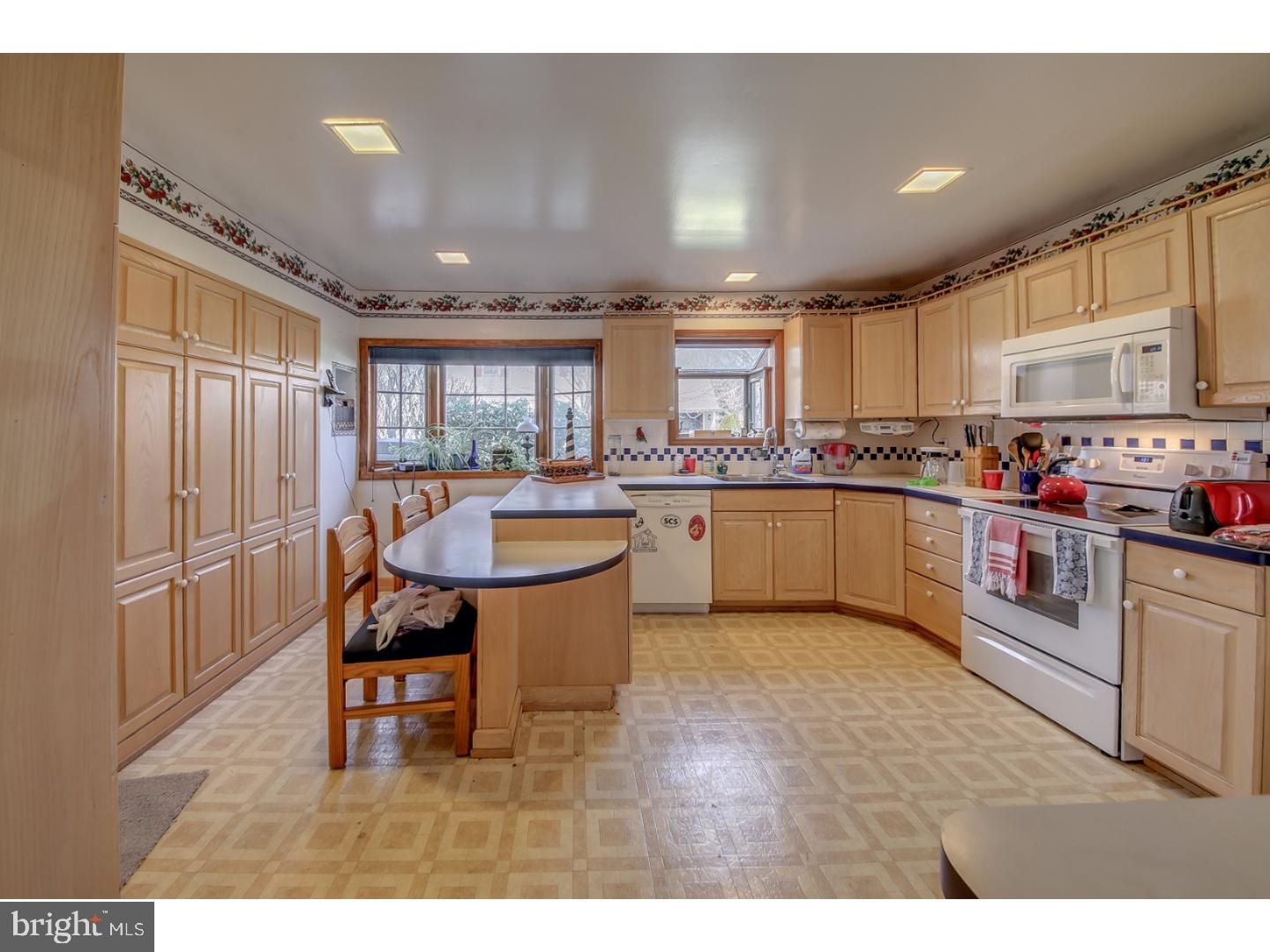 590 Lamplighter Road Horsham, PA 19044 - Photo 9 of 25 Kitchen