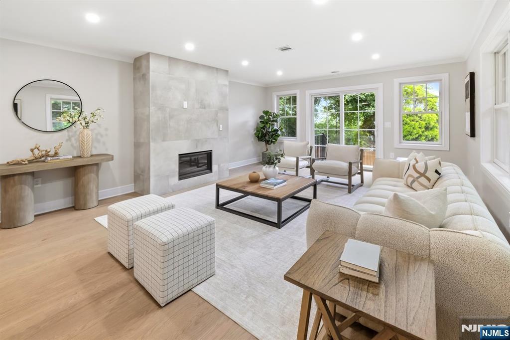 613 Hillcrest Road Ridgewood, NJ 07450 - Photo 11 of 32 Gallery Image 11