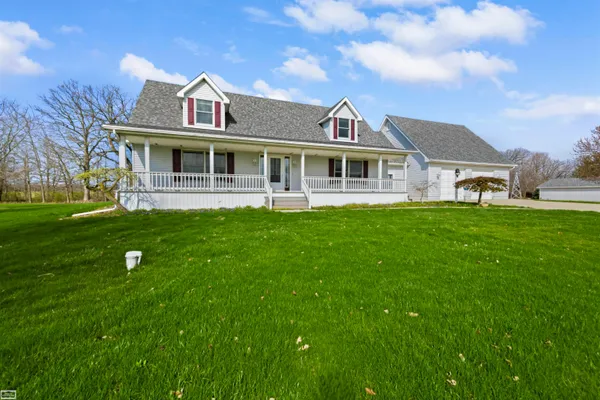 $598,900 | 4453 Lone Oak Drive, Capac, MI 48014