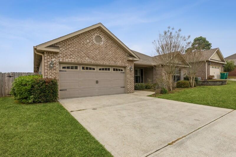 4609 Hermosa Road Crestview, FL 32539 - Photo 2 of 34 a view of a house with a yard