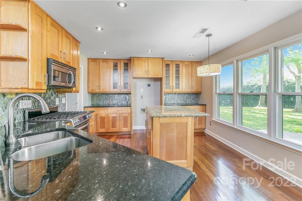 7016 Rothmore View Court Charlotte, NC 28215 - Photo 11 of 31 Gallery Image 11