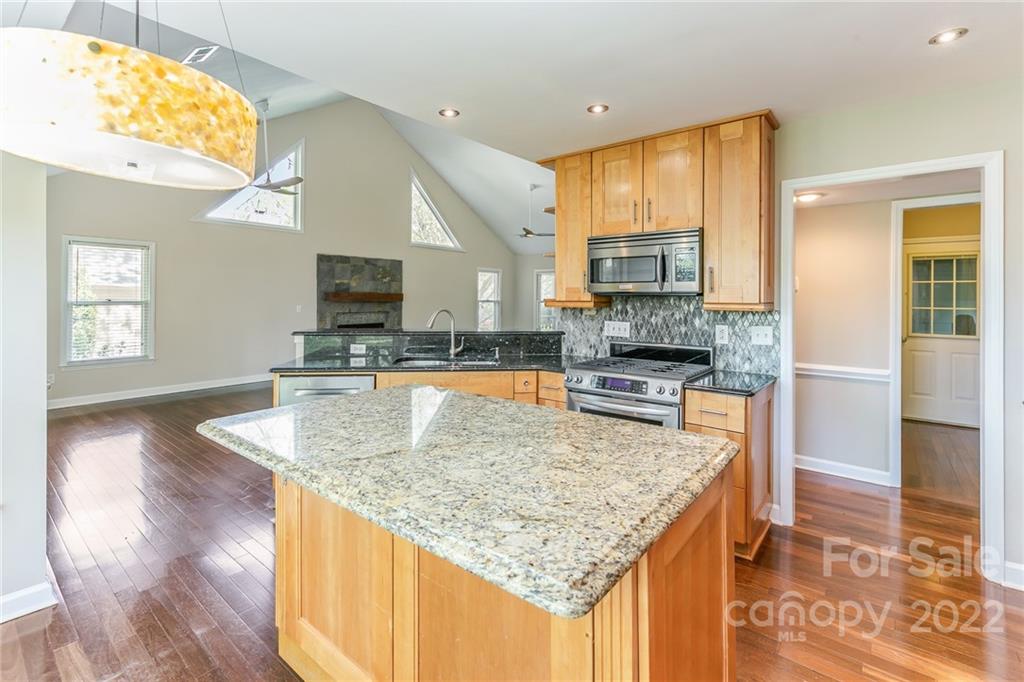 7016 Rothmore View Court Charlotte, NC 28215 - Photo 13 of 31 Gallery Image 13