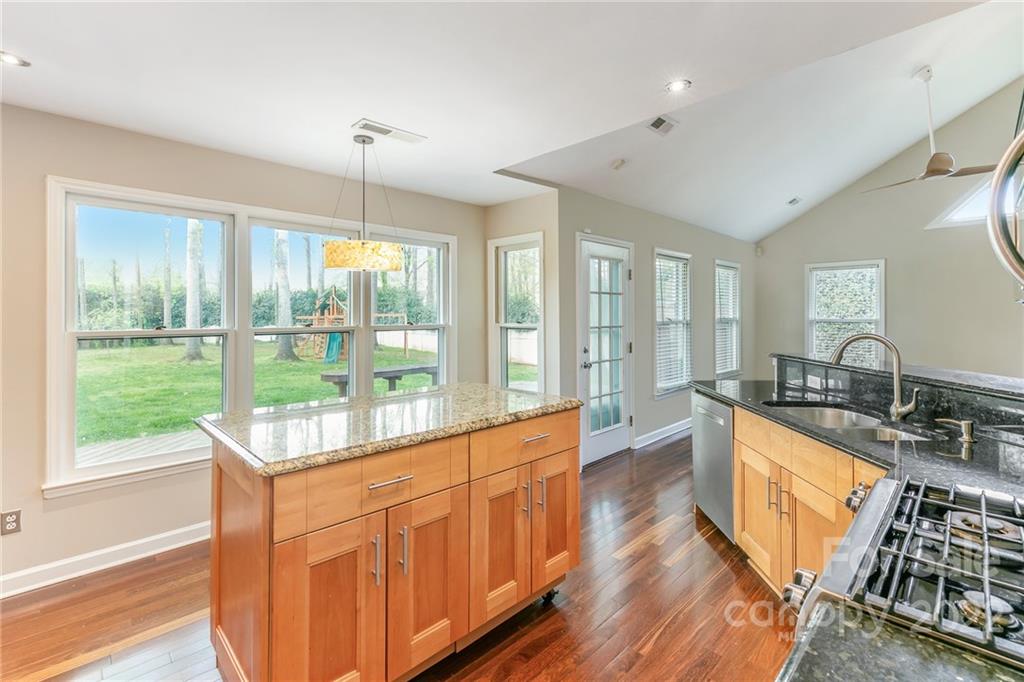 7016 Rothmore View Court Charlotte, NC 28215 - Photo 14 of 31 Gallery Image 14
