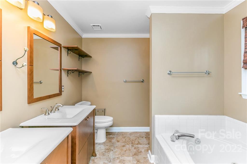 7016 Rothmore View Court Charlotte, NC 28215 - Photo 18 of 31 Gallery Image 18