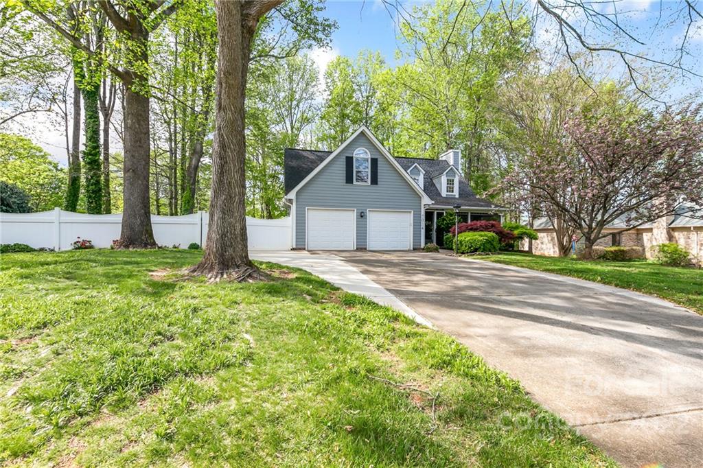 7016 Rothmore View Court Charlotte, NC 28215 - Photo 2 of 31 Gallery Image 2