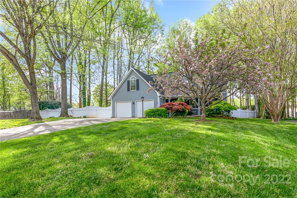 7016 Rothmore View Court Charlotte, NC 28215 - Photo 3 of 31 Gallery Image 3