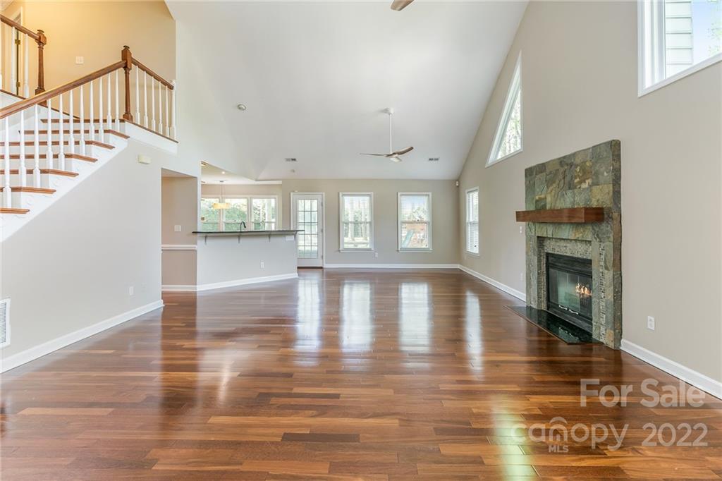 7016 Rothmore View Court Charlotte, NC 28215 - Photo 5 of 31 Gallery Image 5