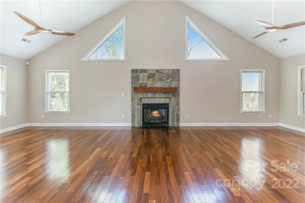 7016 Rothmore View Court Charlotte, NC 28215 - Photo 7 of 31 Gallery Image 7