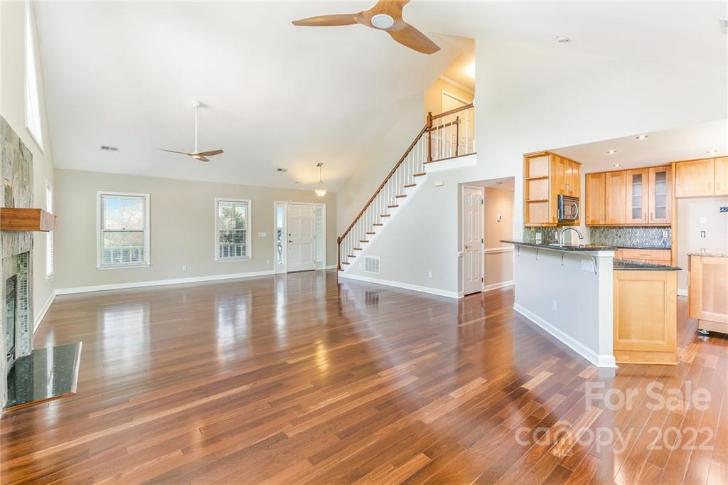 7016 Rothmore View Court Charlotte, NC 28215 - Photo 8 of 31 Gallery Image 8