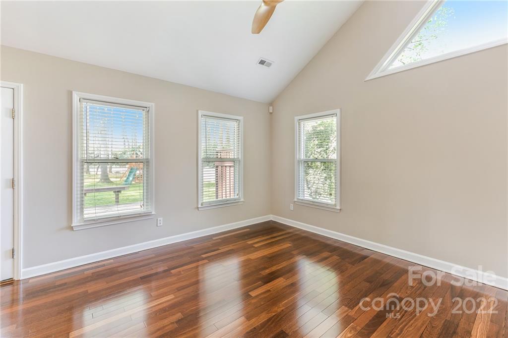 7016 Rothmore View Court Charlotte, NC 28215 - Photo 9 of 31 Gallery Image 9