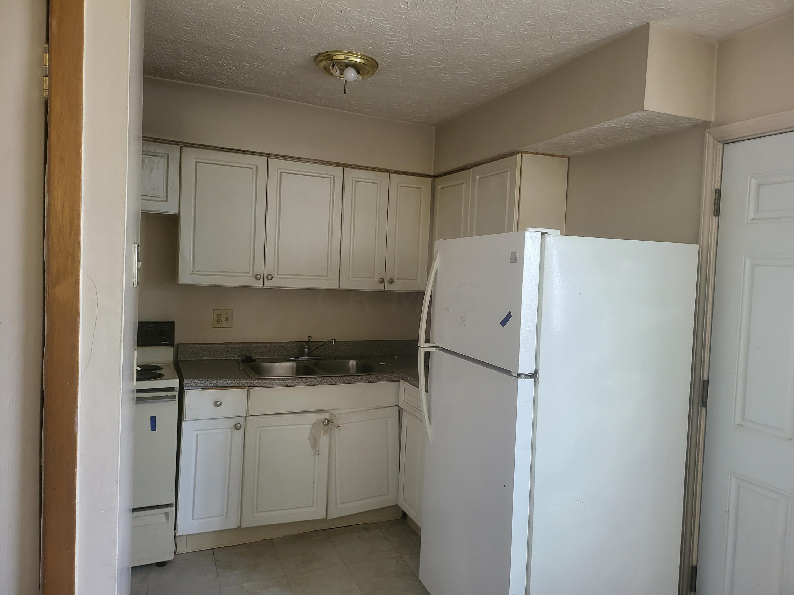 6852-6858 Garden Terrace Road Columbus, OH 43229 - Photo 5 of 27 20221125_120639