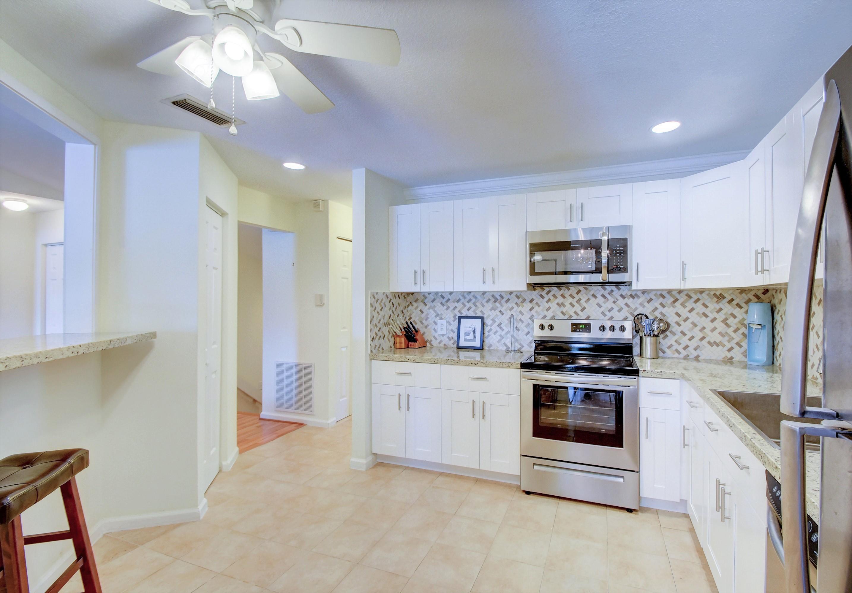 5521 Coach House Circle, Unit F Boca Raton, FL 33486 - Photo 5 of 19 Kitchen