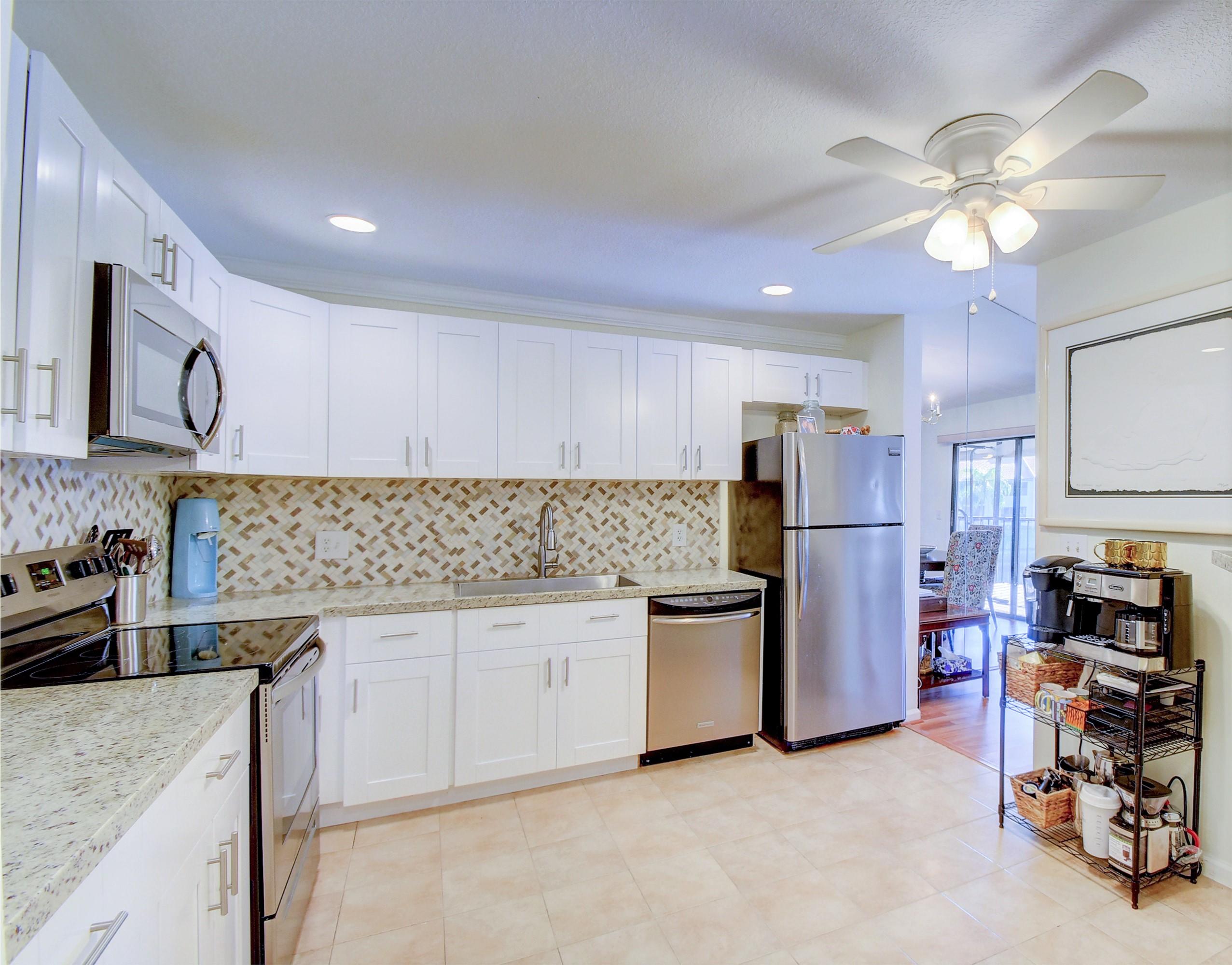 5521 Coach House Circle, Unit F Boca Raton, FL 33486 - Photo 6 of 19 Kitchen