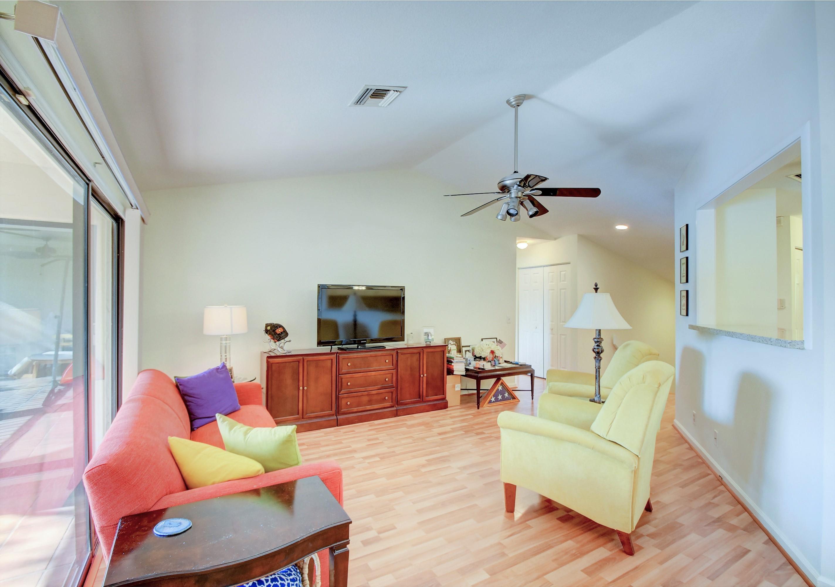 5521 Coach House Circle, Unit F Boca Raton, FL 33486 - Photo 8 of 19 Living Area