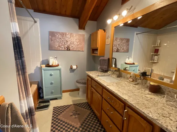 $850,000 | 90-111 Christmas Lane, Naples, ID 83847