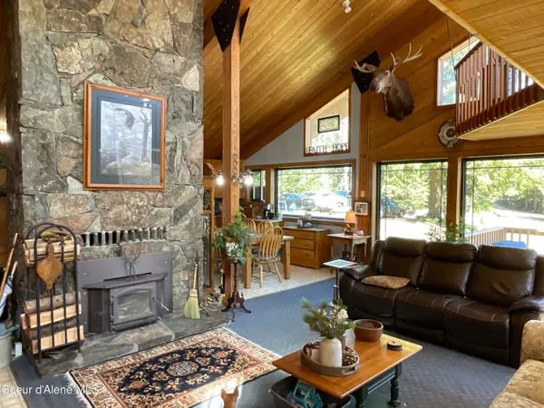 $850,000 | 90-111 Christmas Lane, Naples, ID 83847