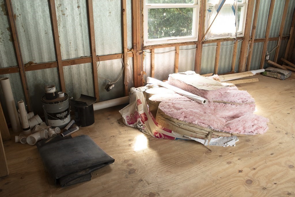 14 Chesapeake Road Holbrook, MA 02343 - Photo 5 of 23 a bedroom with a bed and a window