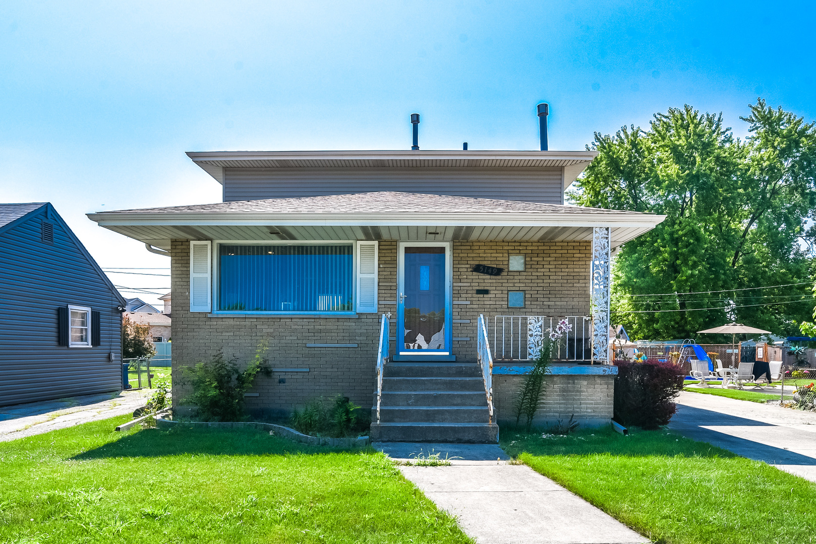 5149 State Road Burbank, IL 60459 - Photo 2 of 36 a front view of a house with a yard