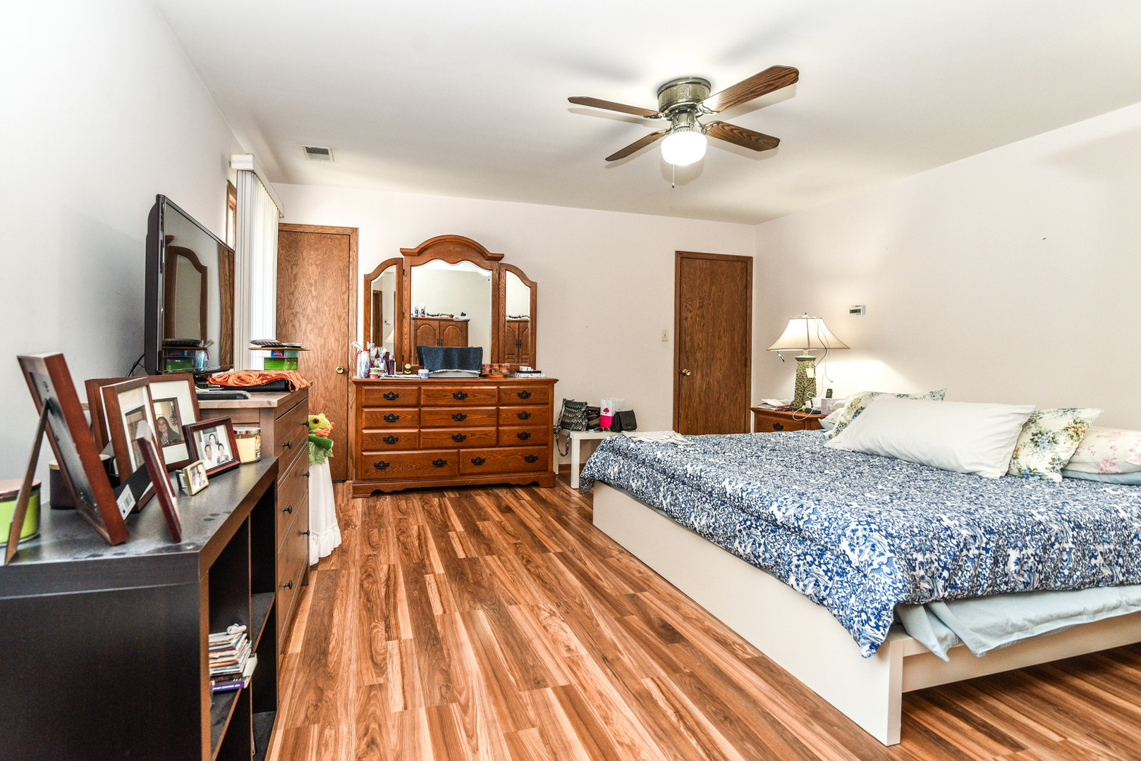 5149 State Road Burbank, IL 60459 - Photo 20 of 36 a bedroom with a bed and a chandelier