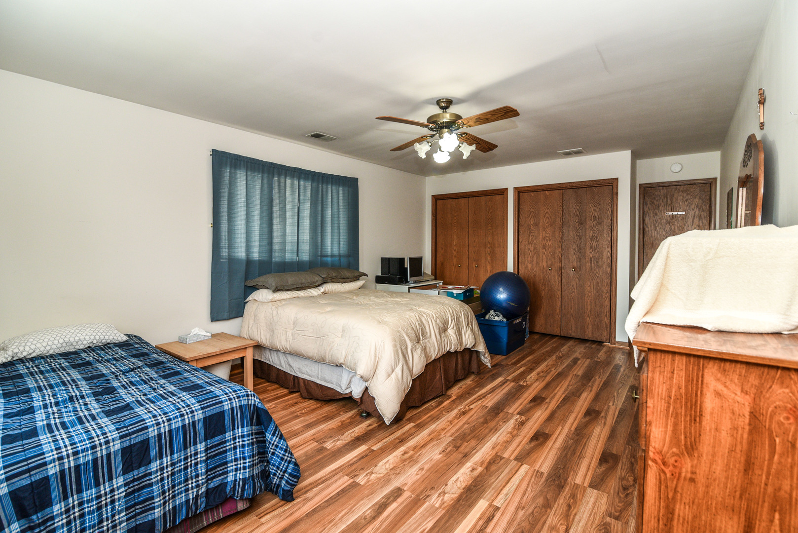 5149 State Road Burbank, IL 60459 - Photo 23 of 36 a bedroom with two beds and a chandelier