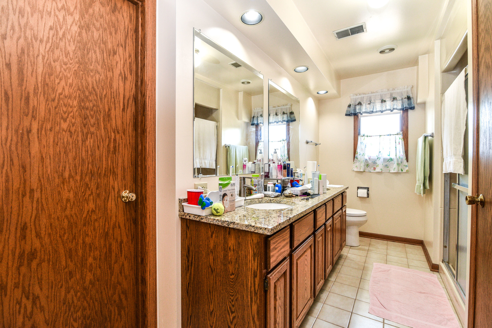 5149 State Road Burbank, IL 60459 - Photo 25 of 36 a kitchen with a sink stove and refrigerator
