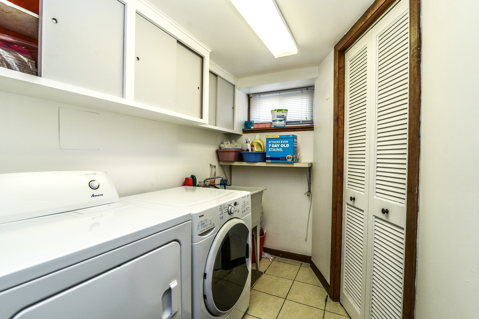 5149 State Road Burbank, IL 60459 - Photo 26 of 36 a utility room with dryer and washer