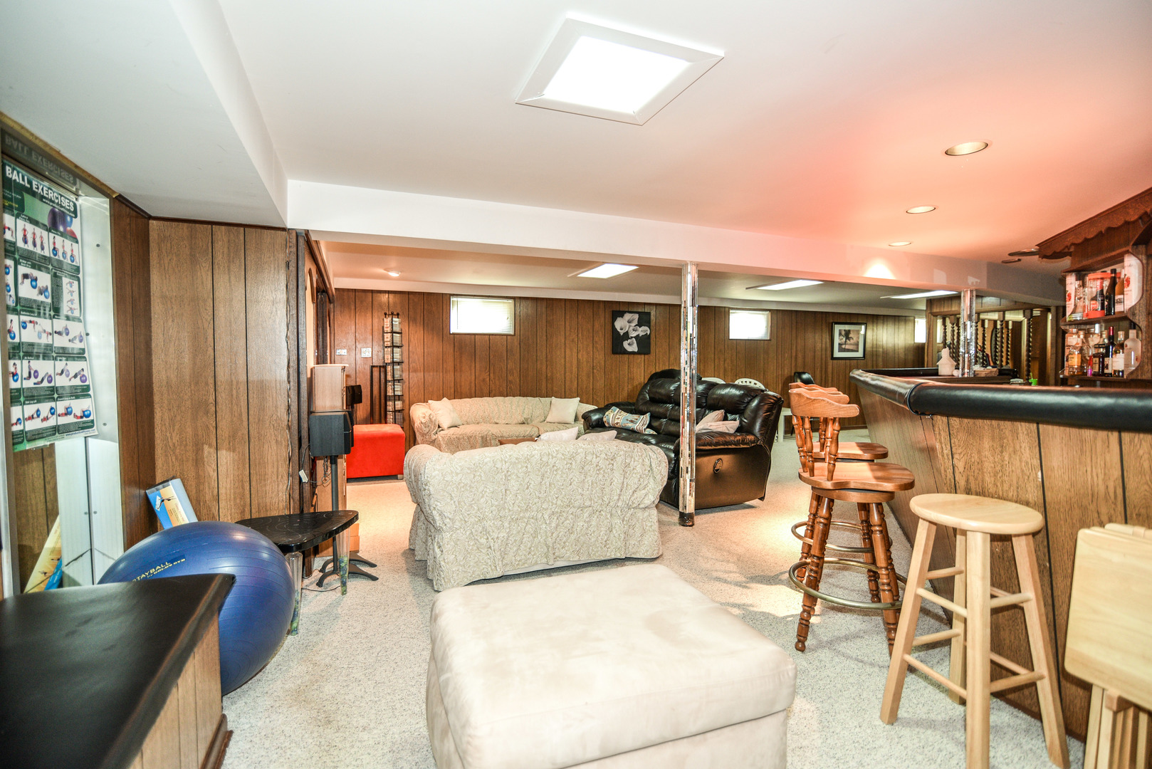 5149 State Road Burbank, IL 60459 - Photo 29 of 36 a living room with furniture and a large window