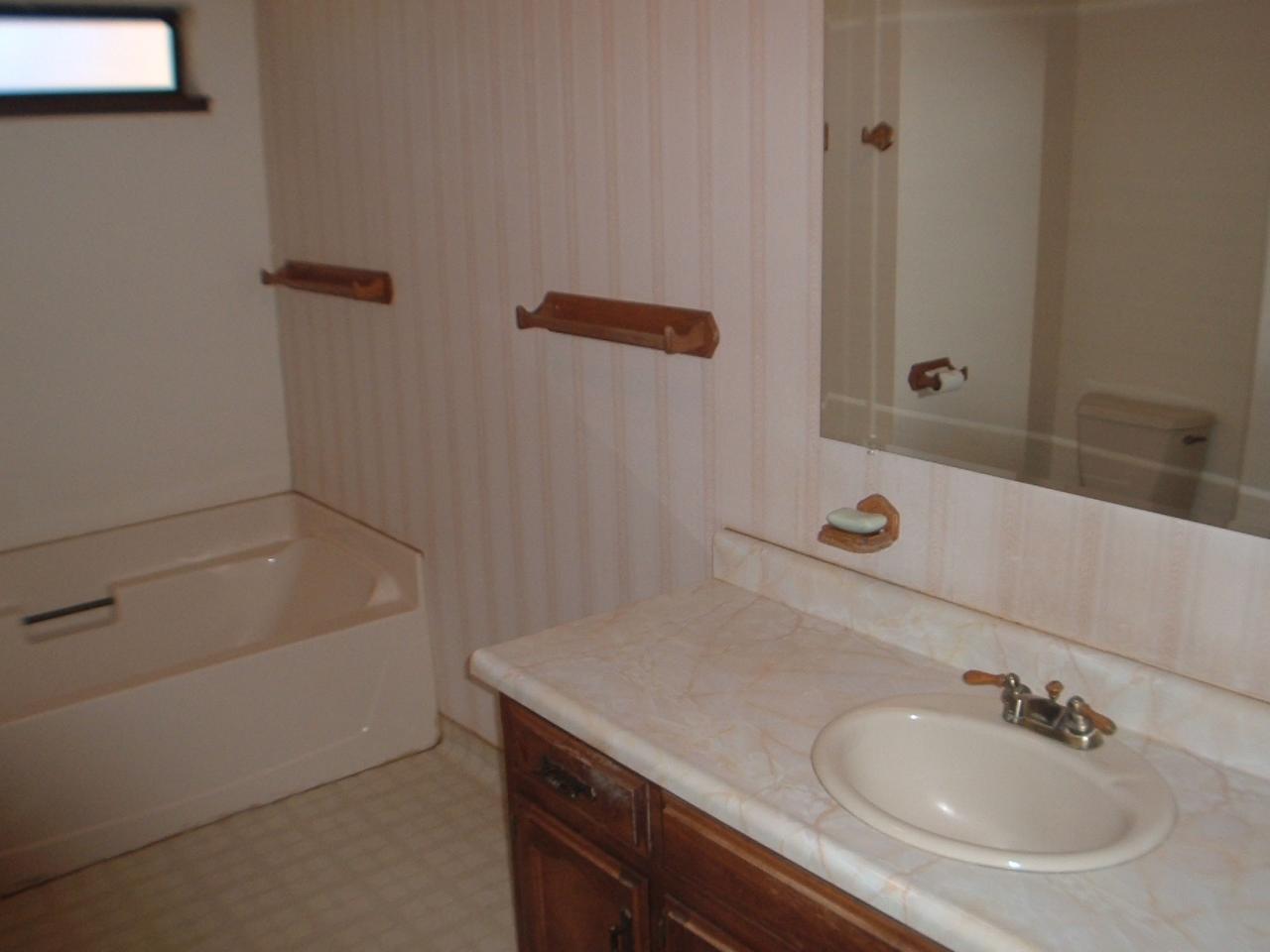 6532 Hummingbird Court Shingletown, CA 96088 - Photo 24 of 32 Main Hall Bath