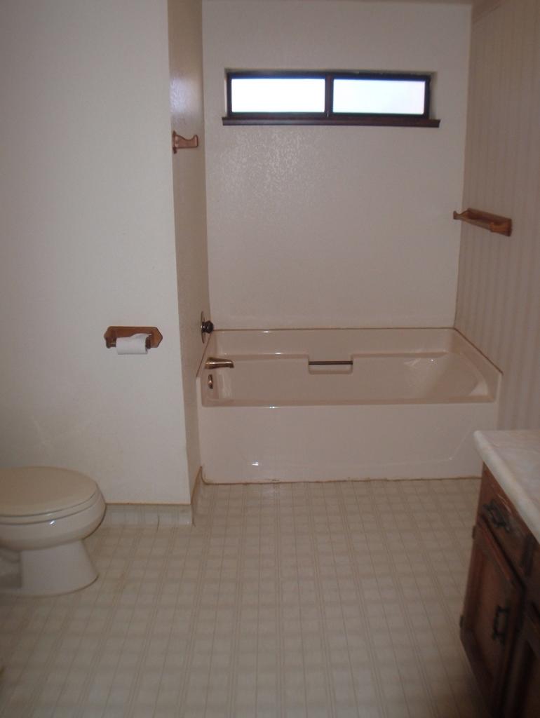 6532 Hummingbird Court Shingletown, CA 96088 - Photo 25 of 32 Main Hall Bath 2